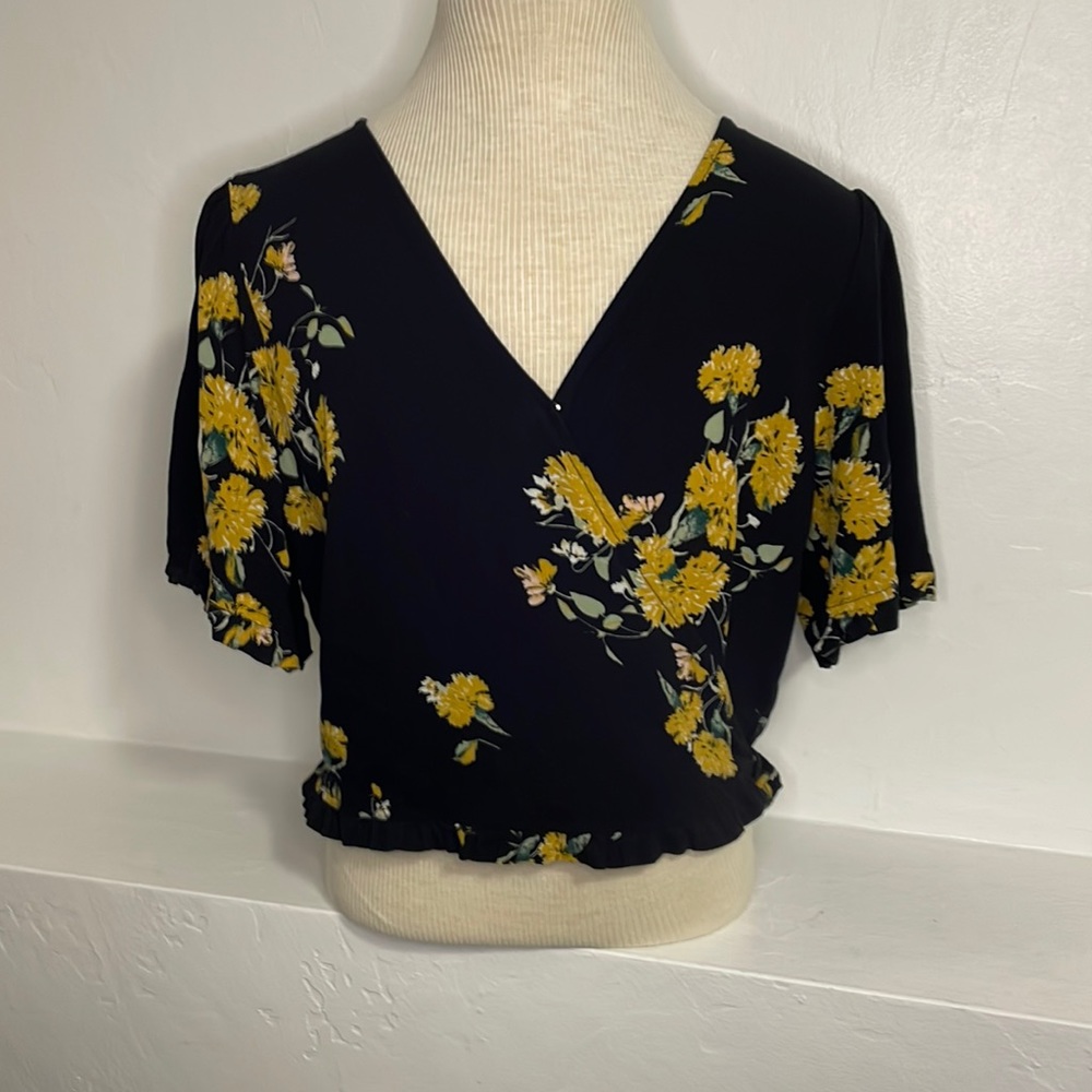 Xhilaration floral wrap crop top w/ flutter sleeves M